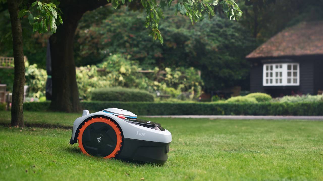 robot Navimow i105 che taglia l'erba